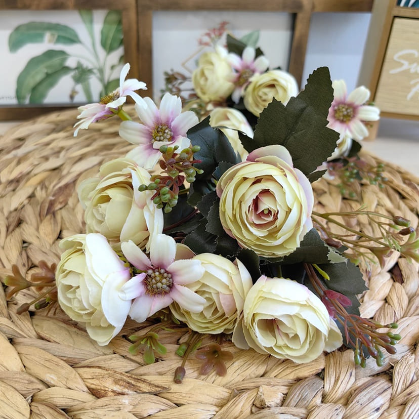 Искусственные цветы в Альметьевске | Цветы искусственные «Камелии с мелкоцветом», сиренево-молочные, букет