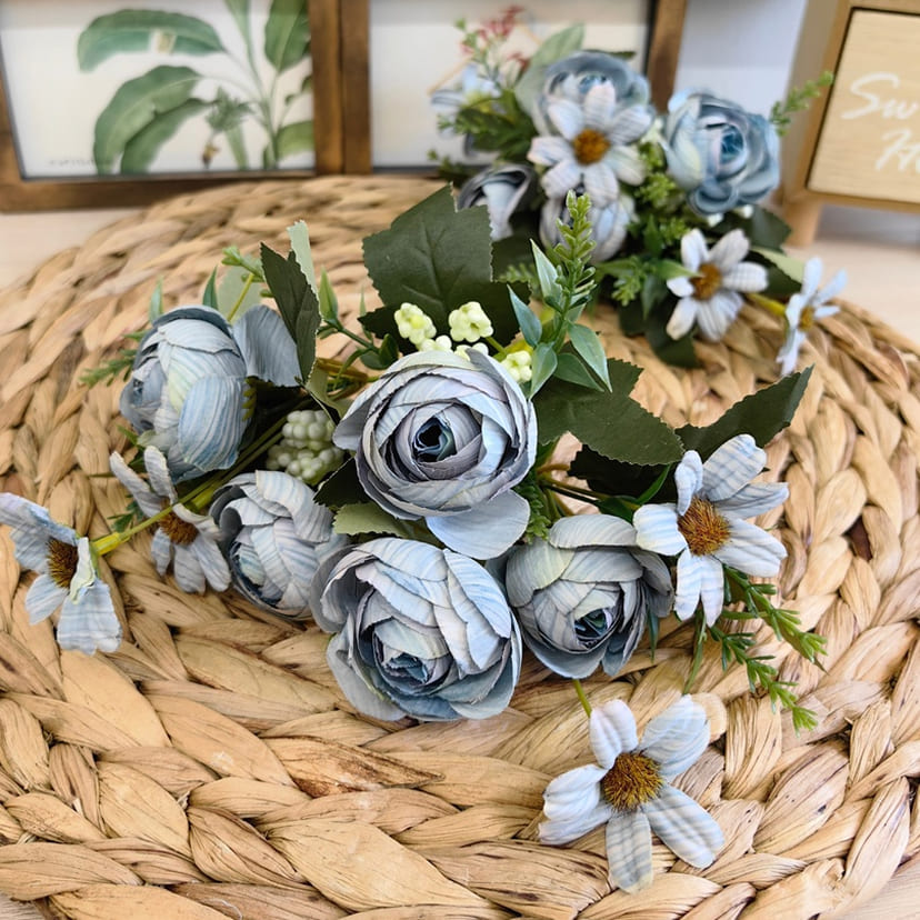 Искусственные цветы в Альметьевске | Цветы искусственные «Камелии с мелкоцветом», голубые, букет